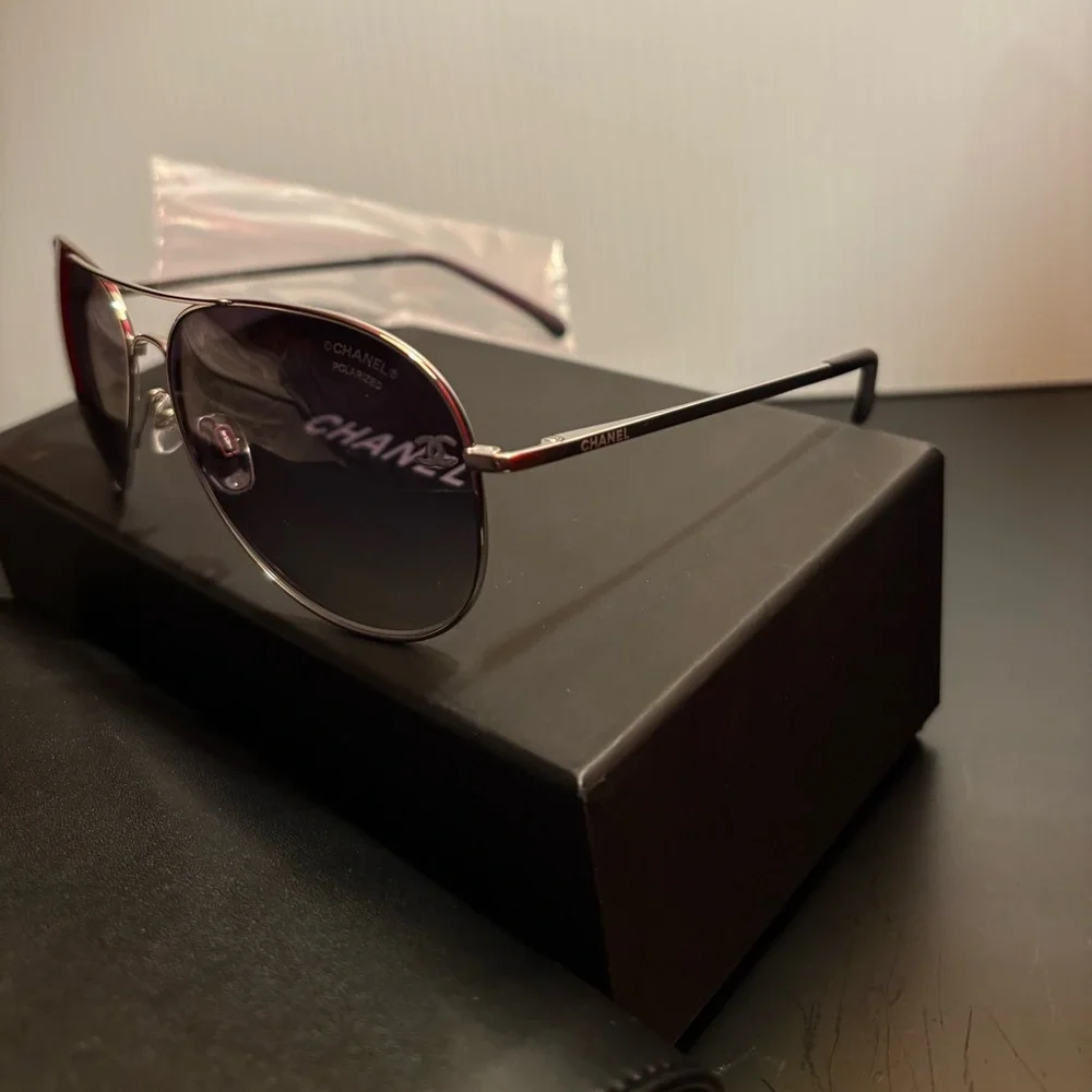 CHANEL CC Polarized Aviator Sunglasses